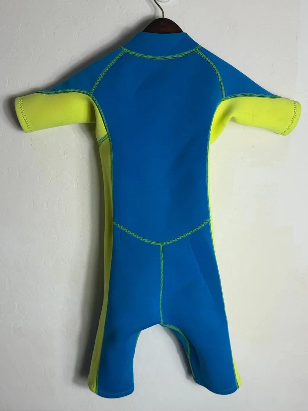 Hevto Kids Wetsuit Youth Size 10slim Shorty 2mm Neoprene Front Zip Short Sleeve